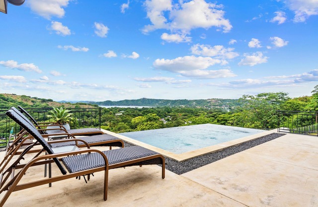 Ocean View 6 Bedroom Villa - Outdoor Entertaining