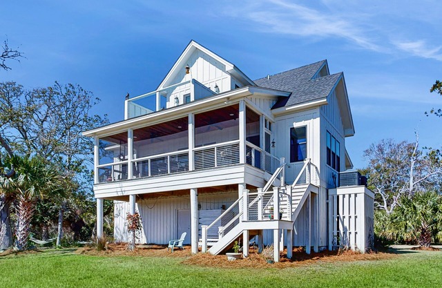 Edisto Island home w/ocean views, fire pit, & well-equipped kitchen