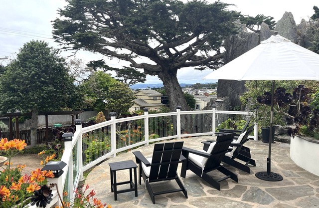 Oceanview Lover's Point Cottage