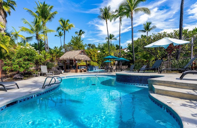 Oceanview Townhome, freshly updated in Keauhou, close to Kona.