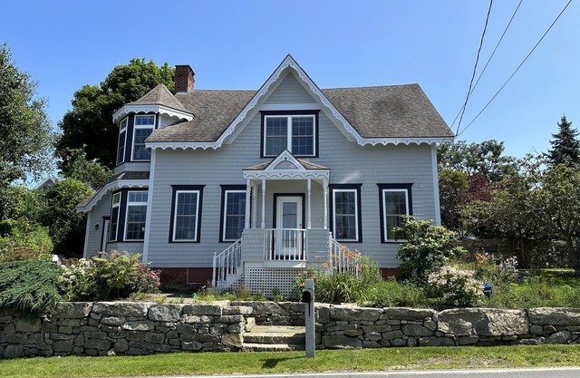 Coastal Home, lovely westerly ocean views, close to beaches and boat launch
