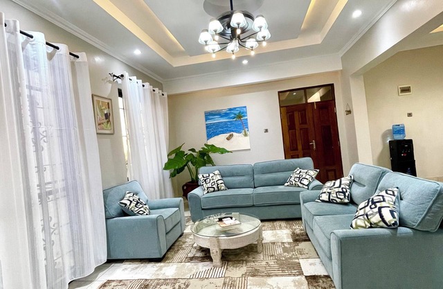 Oceanview Zuri Penthouse-Meters from the beach