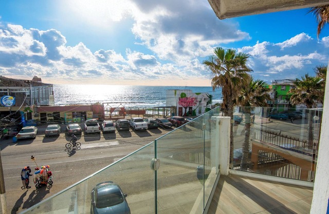 OceanViews Gorgeous - 3 BDR w/ Free PKG Sleeps 10