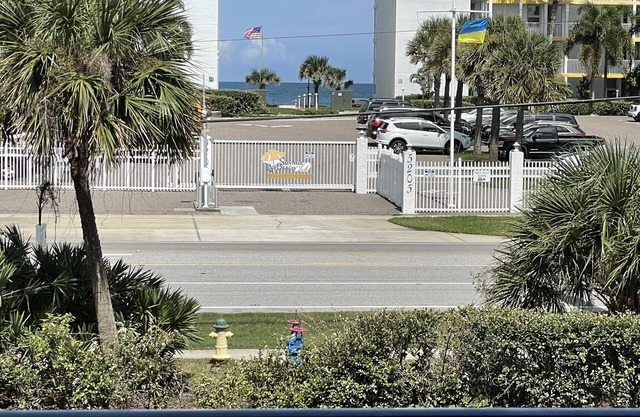 Oceanwalk bldg 2: 2 bedrooms 2 bath w Ocean view from balcony. Pet fee required
