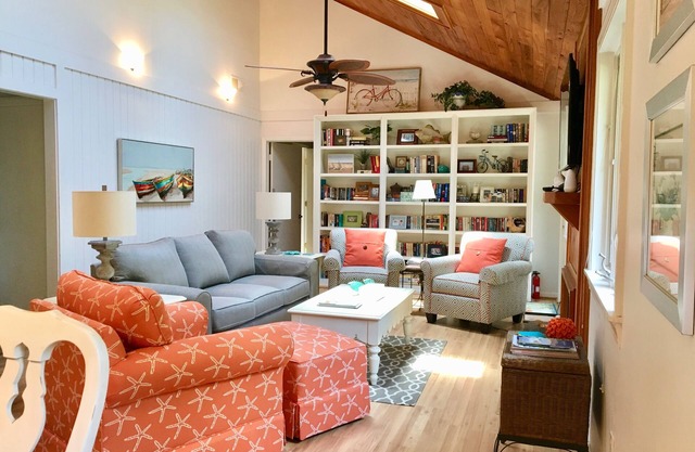 Oceanwoods 3bd / 2bth avec porche d'écran élargi, WiFi, mis à jour!