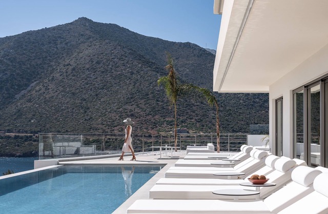 Ode Iconic Residence, forever in blue! With Sea Views, Cinema Room, Sauna & Gym!