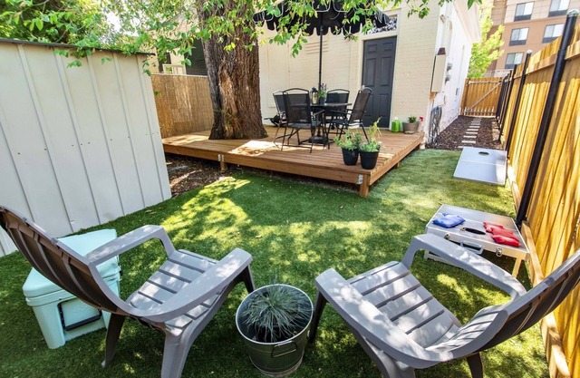 💙 of City | Easy parking | Private yard + King Bed 💙