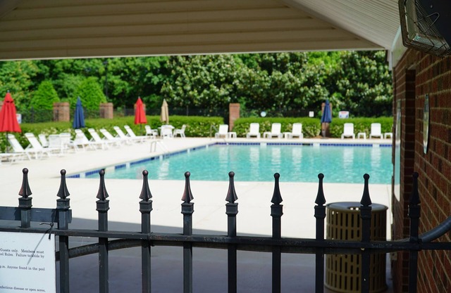 ❤️ of North Raleigh, Peaceful, Seasonal Pool, Keyless Entry - Pet Friendly!