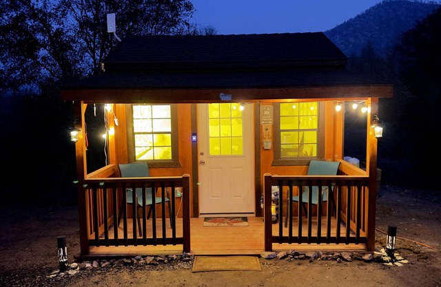 Off-grid 1-bed Cabin in Yokuts Valley