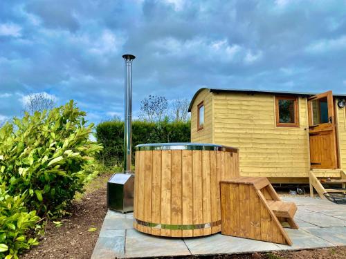 Off-Grid Glamping - Quiet, Starry Escape