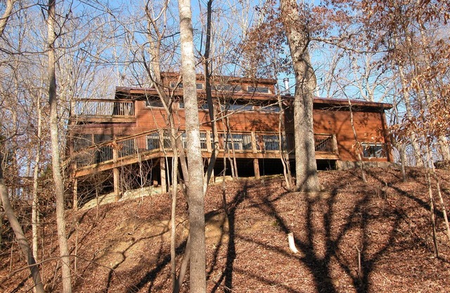 Maison au bord du lac solaire hors réseau / 80 acres et plus boisés privés sur le lac Nolin