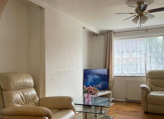offering cheerfull and spacious rooms throught this 3 bed room semi detached house with large garden and off-street parking.