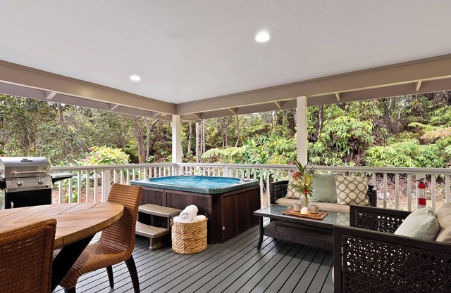Ohia Lehua Hale-Hot Tub-Fireplace-Fire Table-3-Bed, 2-Bath Newly Renovated Home