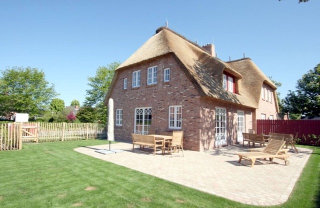 Ohl Dörp 55b, Whg. 2 - House half in Wrixum under thatched roof with 4 rooms and 140 sqm