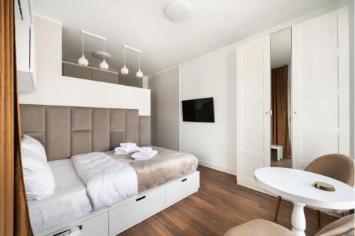 Okęcie Studios Nowy Służewiec 21 by SuperApart