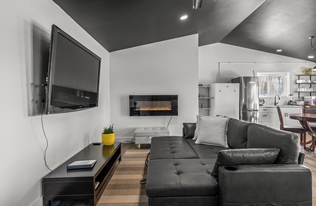 Okanagan Sunset Bungalow