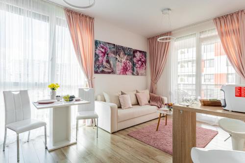 OLD ARI Pastel Apartment - Elegant & Charming Retreat