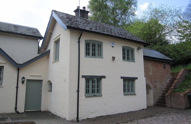 Ancien fournil. Cottages de charme dans des jardins isolés de domaine privé historique