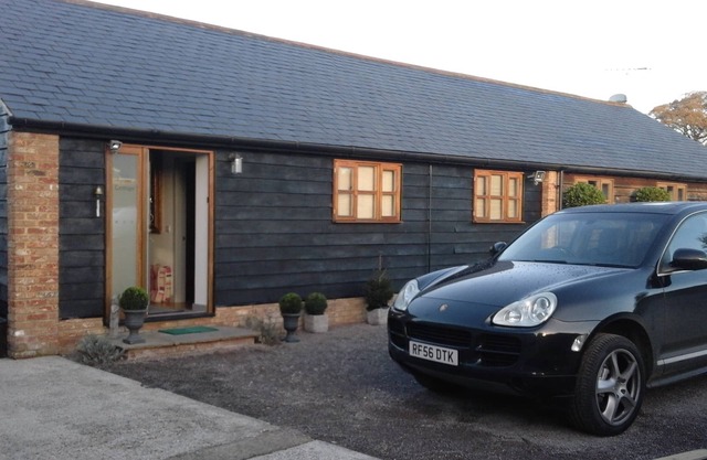 CONVERSION DE LA GRANGE ANCIENNE POUR LES VACANCES