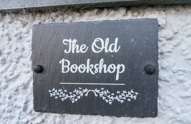 OLD BOOK SHOP, family friendly, character holiday cottage in Cartmel