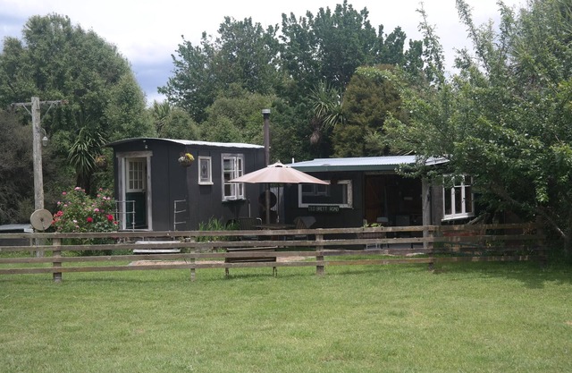 Old Brett Rd Hut