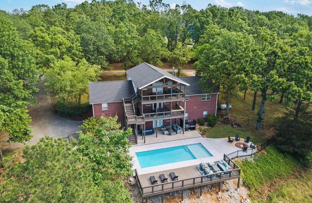 Old Campbell Cove, Beaver Lake| Pool | Hot Tub