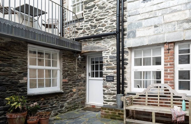 Old Cobblers is a comfortable flat full of character, historic charm and warmth.