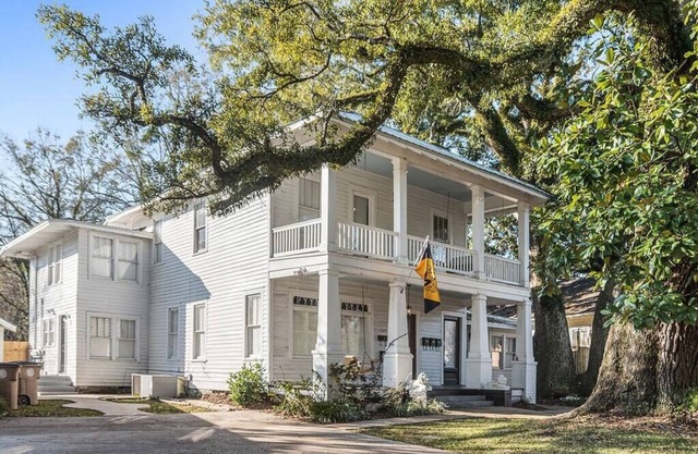Old Dauphin Way Historic Home - Unit 3