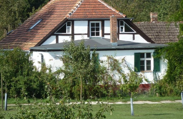 Ancienne ferme dans un grand verger directement sur la digue de l'Oder