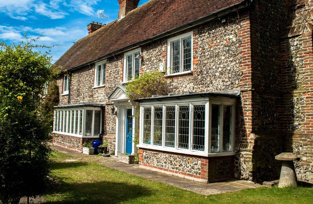 Old farm house in village centre, close beach - sleeps 8-10