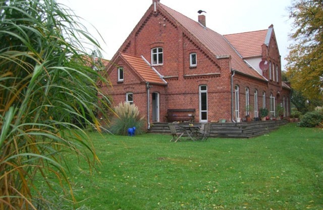 Ancienne ferme, grand jardin, 2 chambres, grande cuisine