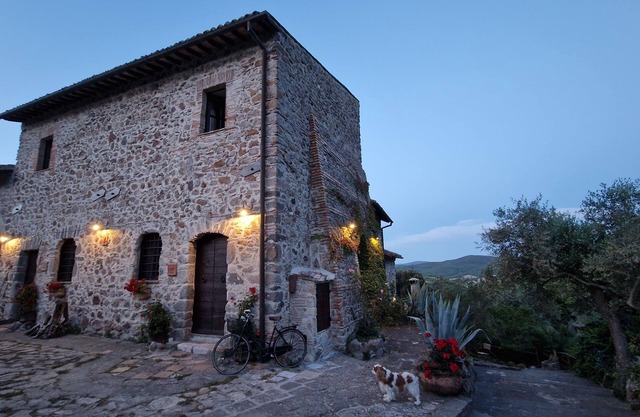 Old farmhouse with pool, only 45 minutes from Rome and 15 minutes from the sea