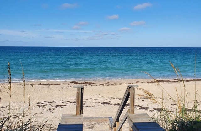 "Old Florida" Cottage Beachside