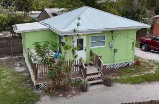 Old Florida Fishing Cottage See The Water From Living Room on Imperial River