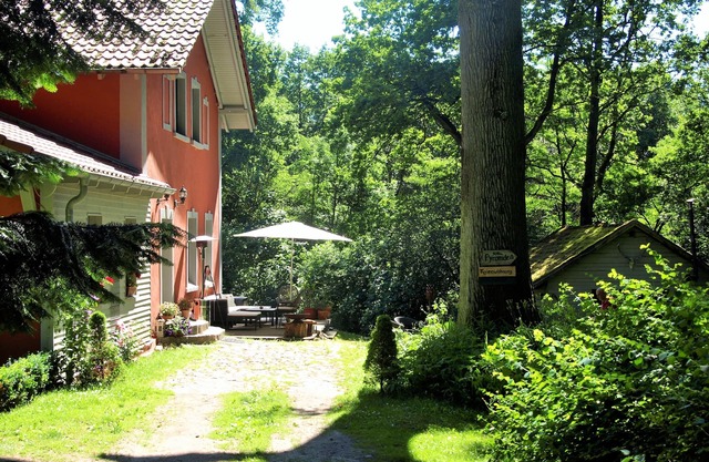 Ancienne maison de forestier dans le parc naturel, environs de Berlin, propre terrasse, sauna, WiFi