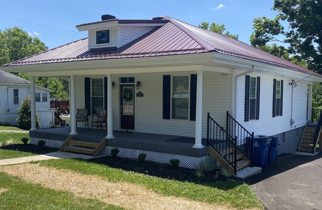 Old Glory - NEWER LISTING / FULLY RENOVATED