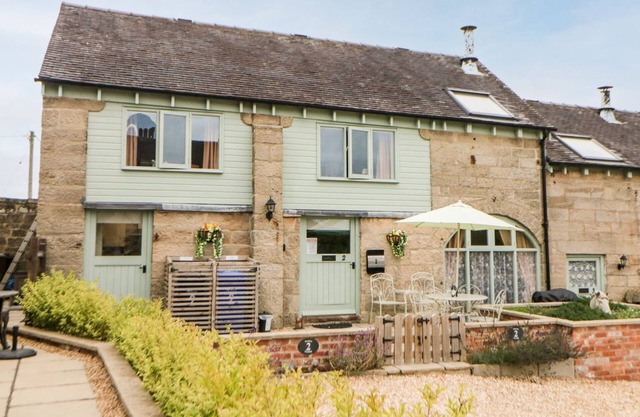 OLD HALL COTTAGES, pet friendly, with a garden in Mayfield