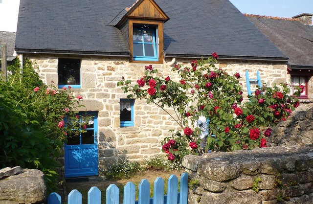 Petite maison ancienne aux volets bleus au coeur de l'Ile aux Moines
