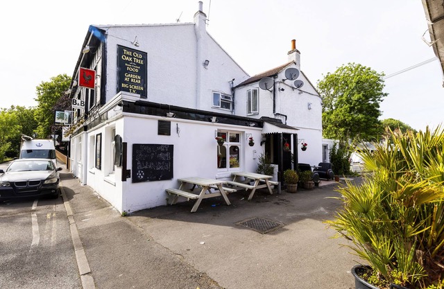 Old Oak Tree Inn