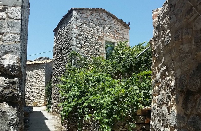 Ancienne tour-maison dans la péninsule de Mani