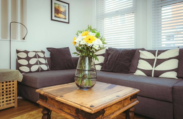 Old Town Cottage - cosy cottage hideaway with patio garden