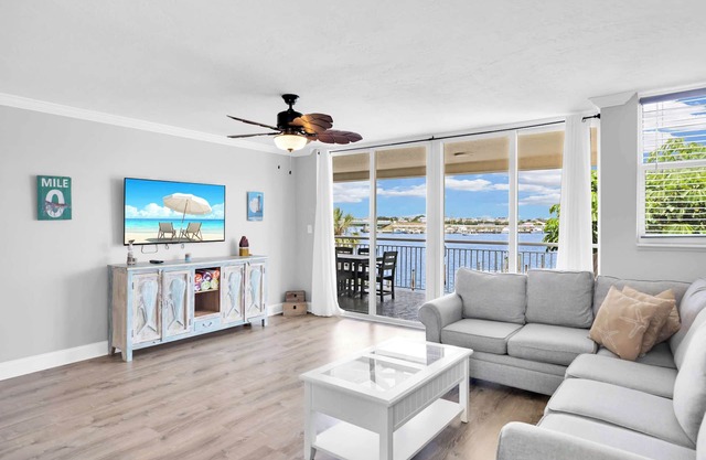 Old Town "Eleuthera" 2BR Waterfront Corner Condo
