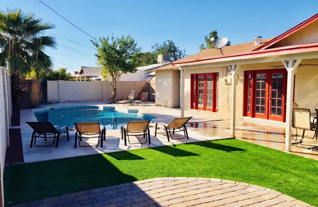 Vieille ville! - 24 personnes!- Entertain Dist + Pool + Fire Pit + BBQ + Bars + Shopping