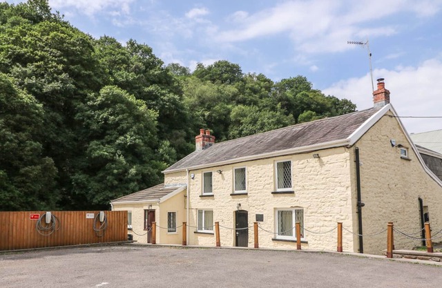 Vieux bras de Tredegar, CWMTWRCH