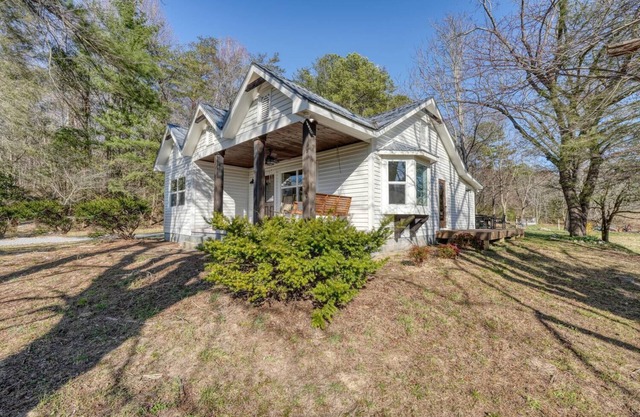 Old Turner Farmhouse - 10 Acres, Firepit, Completely Remodeled Early 1900s Home