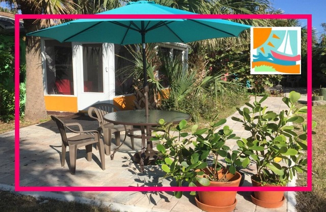 Oleander - Charming Cottage Downtown - À quelques pas de la plage!