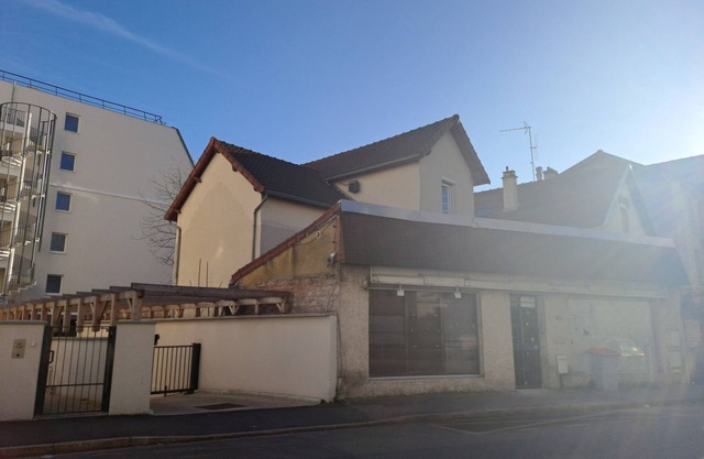Oliasi Poissy