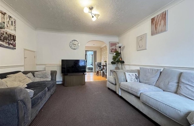 Olive 3-4 Bed House, Sleeps 9, Free Parking, Grays