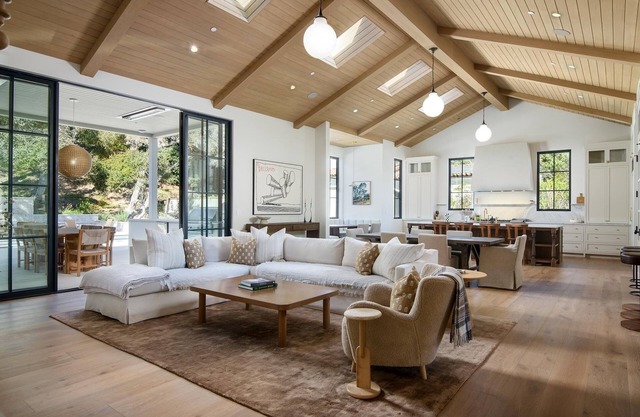Olive Mill luxury house- 4 bed/5 bath- pool/spa, WiFi, AC, walk to beach & town!