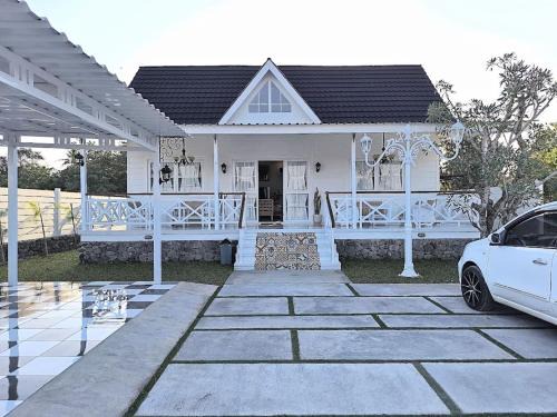 Omah Putih Menoreh